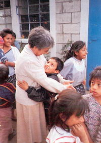 Suor Marcella al centro di accoglienza in Guatemala
